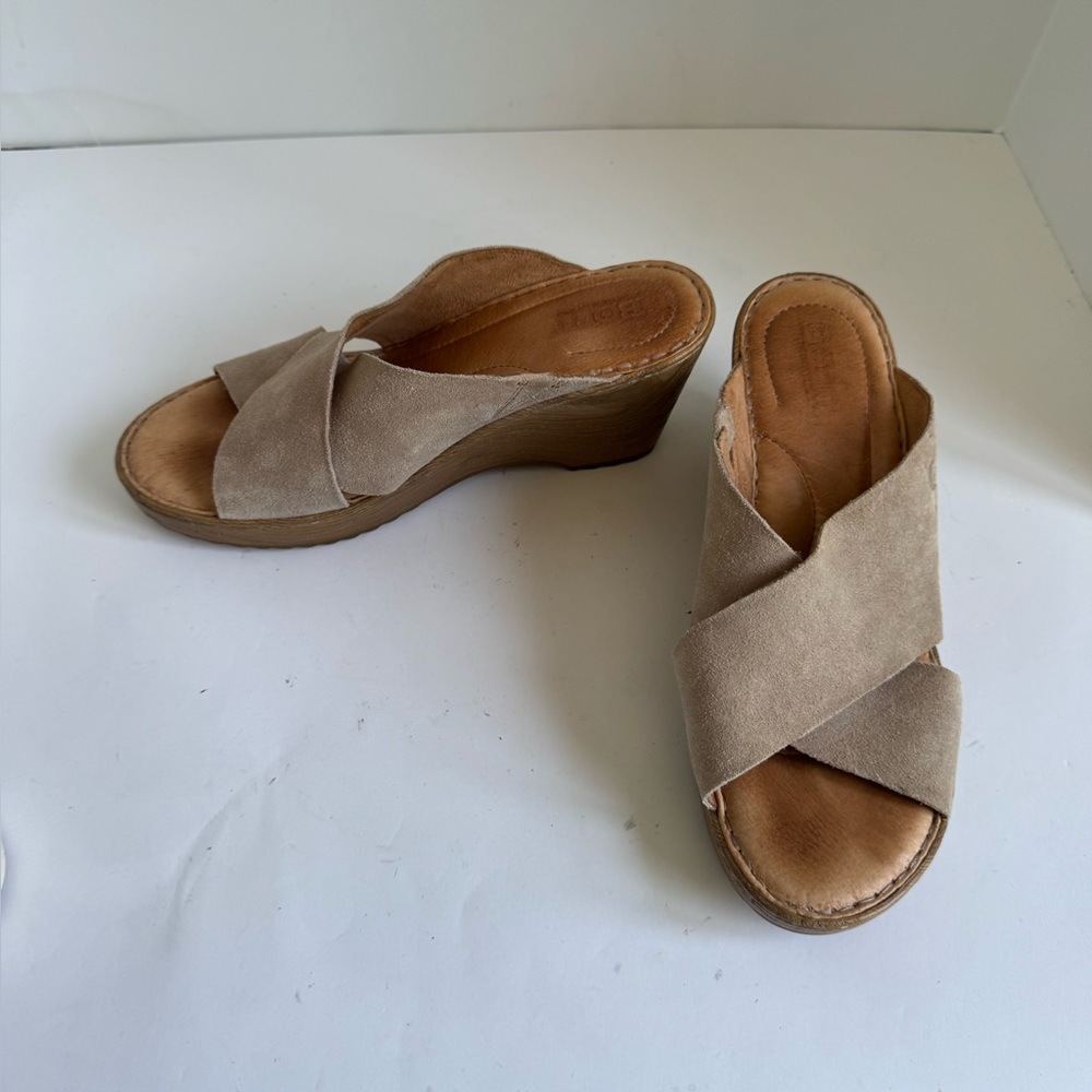 Born® Nora Handcrafted Suede Wedge Sandal Size 8 - Picture 4 of 16